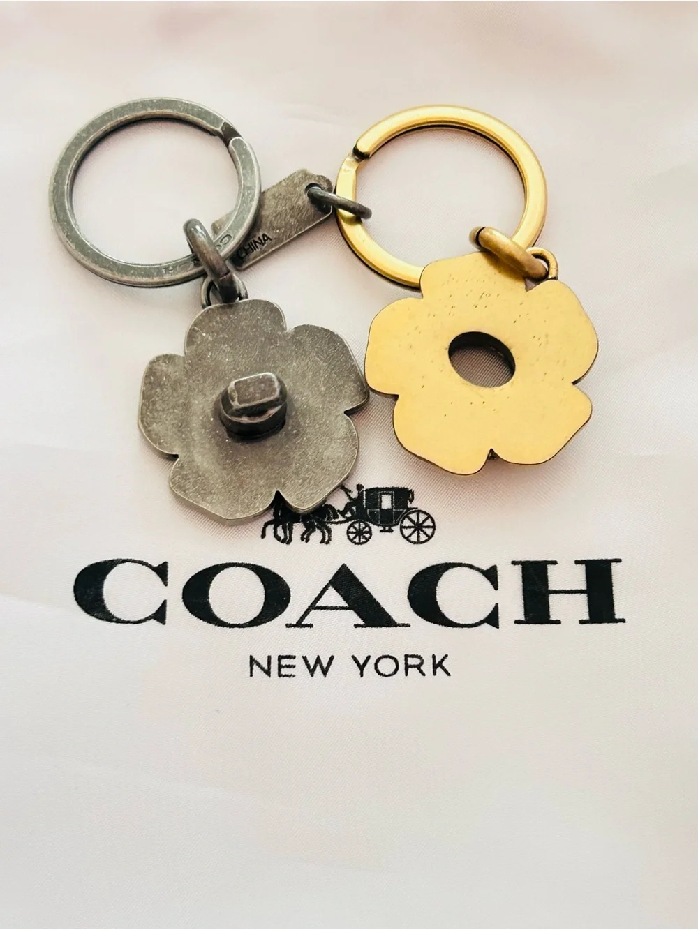 Coach ❤️♥️❤️♥️ price